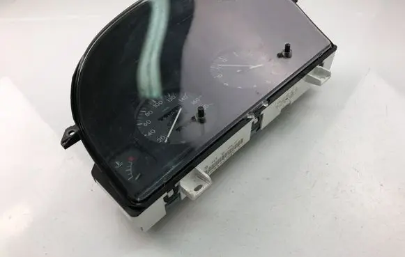 Speedometer (instrument cluster)