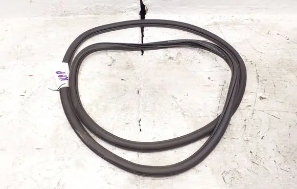 Volkswagen Tiguan Front door rubber seal 571867911F