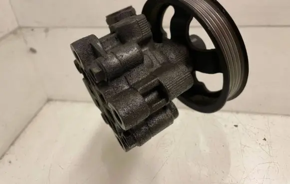 Toyota Corolla Verso E121 Power steering pump