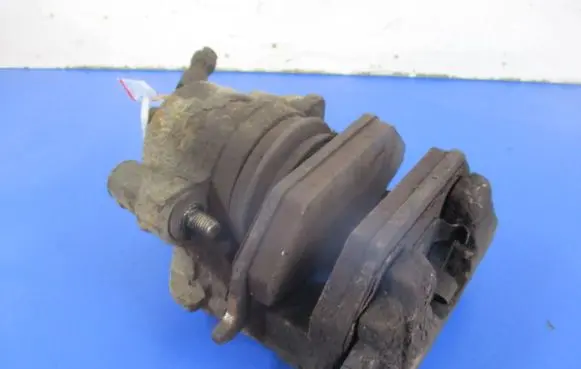 Volkswagen Polo IV 9N3 Front brake caliper