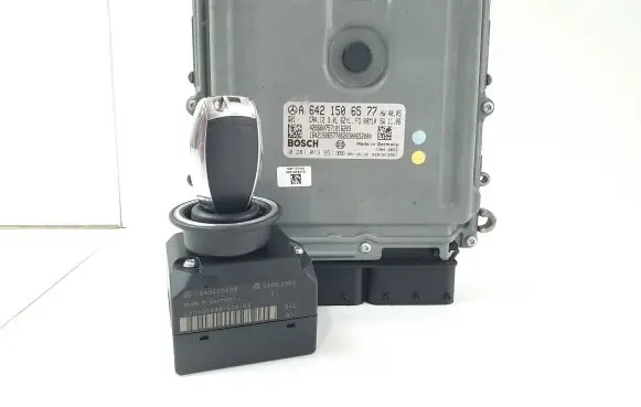 Mercedes-Benz R W251 Engine ECU kit and lock set A6421506577 0281013951 1645450908
