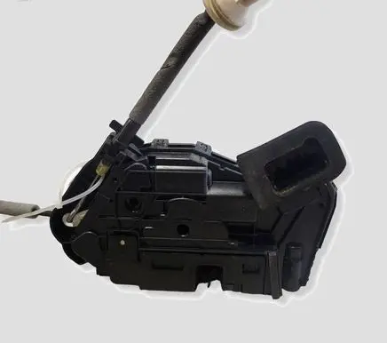 Volkswagen Golf VII Front door lock 5TB837016A