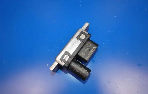 Volvo V60 Glow plug pre-heat relay 31459300
