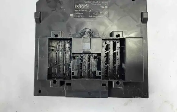 Skoda Superb B8 (3V) Central body control module 5Q0937084AQ