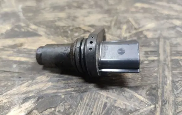 Nissan Tiida C11 Crankshaft position sensor 03408L10 08L10