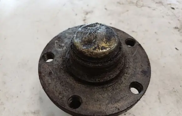 Audi A6 S6 C4 4A Rear wheel hub 4A0501653C