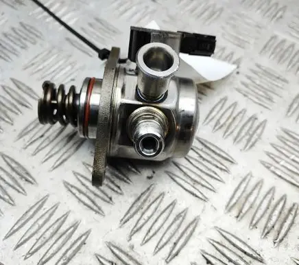 Volvo XC90 Mechanical fuel pump 31437895