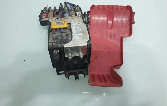 Citroen Berlingo Fuse module 9812078180