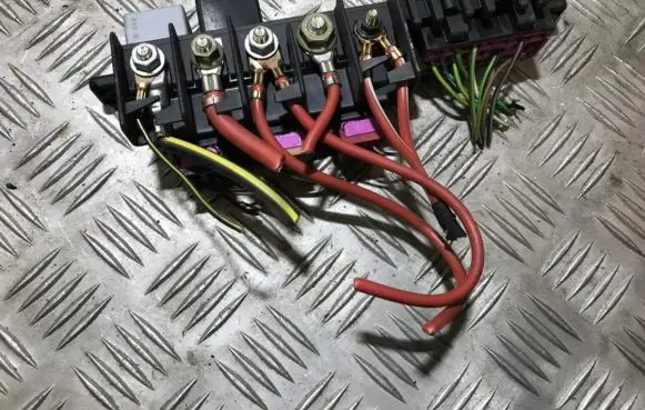 Volkswagen Golf IV Fuse box set 5705000160