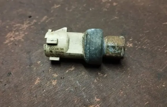Dodge Durango II Air conditioning (A/C) pressure sensor 