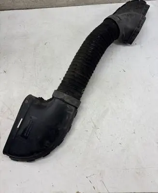 Mercedes-Benz C AMG W204 Air intake duct part A2710900582