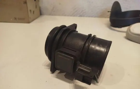 Renault Kangoo II Mass air flow meter 5WK97020 8200651315 H8200655623