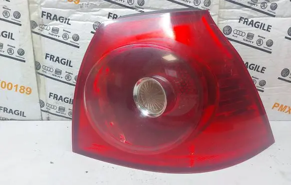 Volkswagen Golf V Rear/tail lights 1K6945096AC 89031823