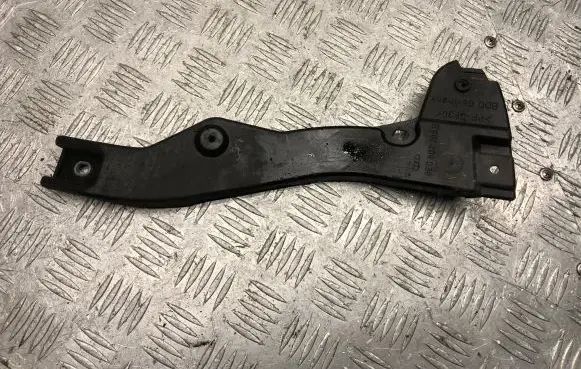 Audi A4 S4 B7 8E 8H Front bumper mounting bracket 8E0807203B