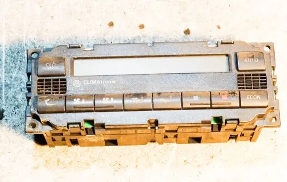 Volkswagen PASSAT B5 Climate control unit 3B1907044H