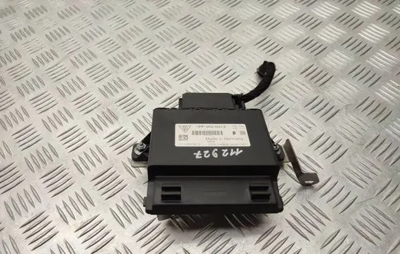 Volkswagen Touareg II Voltage converter/converter module 7PP959663E