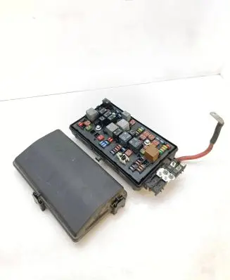 Opel Insignia A Fuse module 13275882