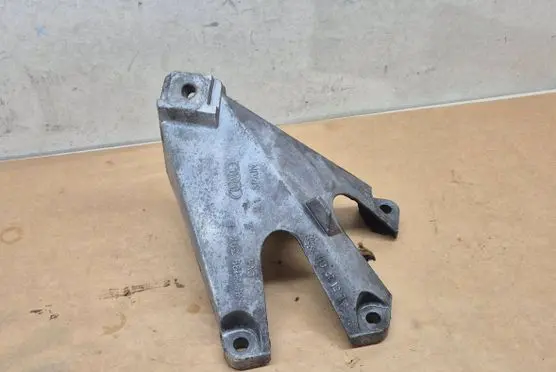 Engine mounting bracket