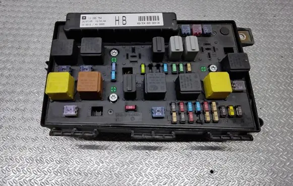 Opel Zafira B Fuse module 5DK00866838 13206754