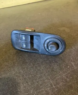 Renault Trafic II (X83) Electric window control switch 8200206602 N133985X