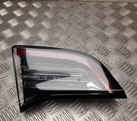 Tesla Model 3 Rear/tail lights 1077401