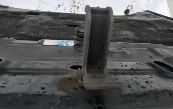 Engine bonnet (hood) release handle