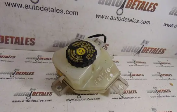 Toyota Auris 150 Brake fluid reservoir 