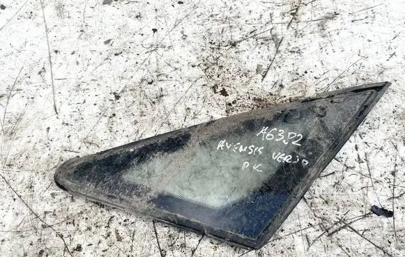 Toyota Avensis Verso Front triangle window/glass as2