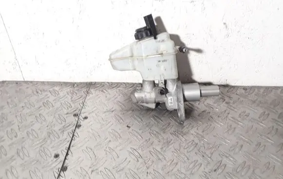 Audi TT TTS Mk2 Brake fluid reservoir 8J2611301