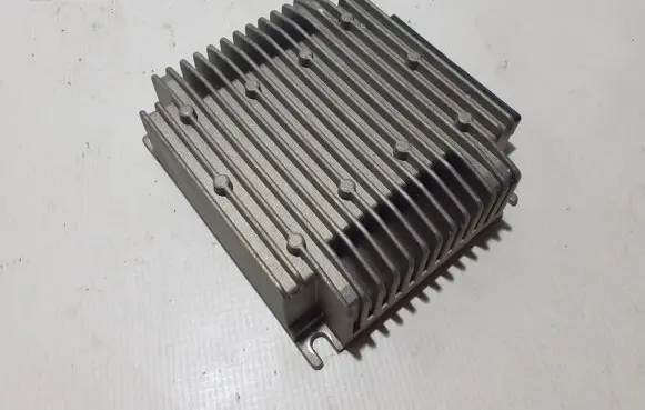 Tesla Model S Sound amplifier 1000350
