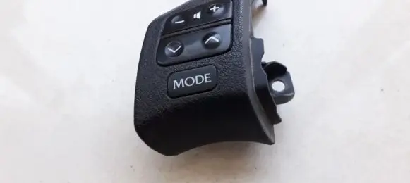 Steering wheel buttons/switches