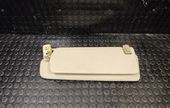 Volkswagen Touareg II Sun visor 7p0857551