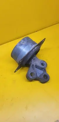 Opel Insignia A Engine mount bracket 13227734