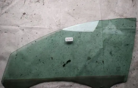 Volvo V50 Front door window glass four-door as2