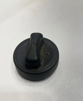 Mercedes-Benz C W202 Fuel tank filler cap 1404700005