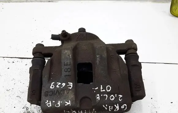Suzuki Grand Vitara II Front brake caliper