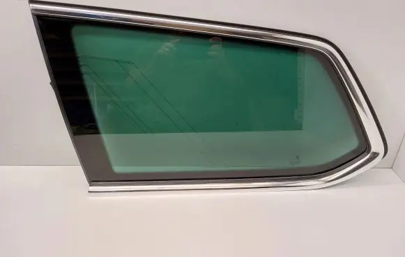 Volkswagen PASSAT B8 Rear side window 3G9845297