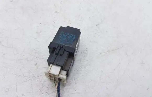 Toyota 4 Runner N120 N130 Hazard warning light relay 8198012070