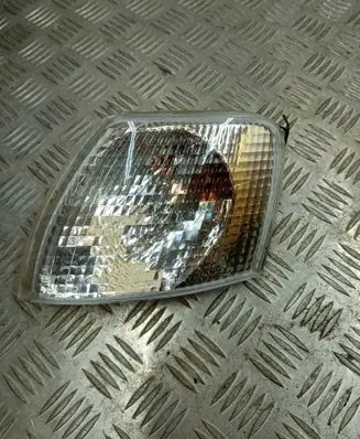 Volkswagen PASSAT B5 Front indicator light 