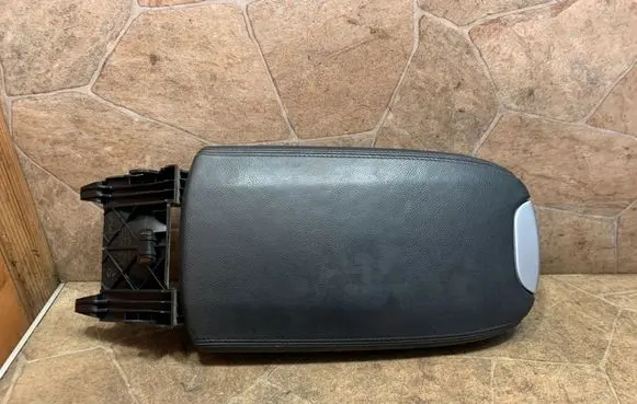 Mercedes-Benz GL X164 Armrest A164800251