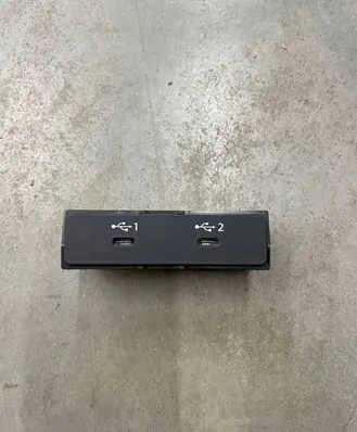 Audi A3 8Y USB socket connector 82A035736A