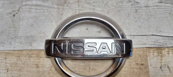 Manufacturer badge logo/emblem