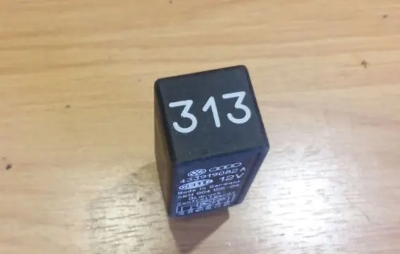 Volkswagen Golf II Other relay 433919082A 313