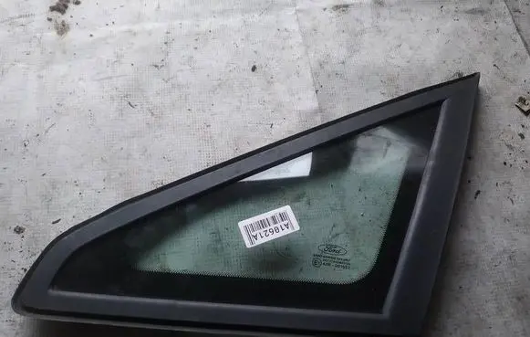 Ford C-MAX I Front triangle window/glass as2