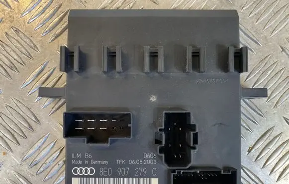 Audi A4 S4 B6 8E 8H Comfort/convenience module 8E0907279C