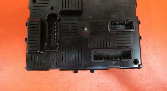Renault Clio III BSM Control unit 8201054129