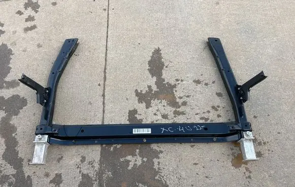 Volvo XC40 Bottom radiator support slam panel P32333099 1VAESU2 2333099