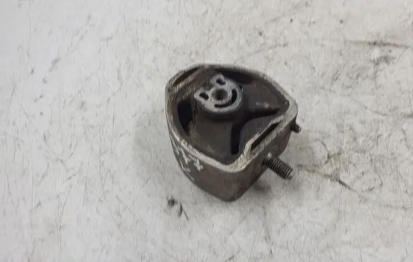 Audi A4 S4 B5 8D Engine mount bracket 
