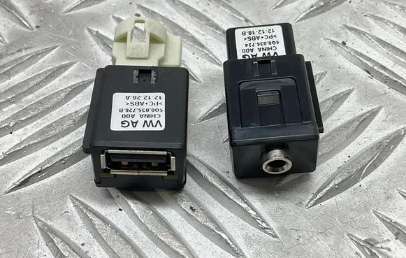 Skoda Octavia Mk3 (5E) AUX in-socket connector 5Q0035724 5Q0035726B