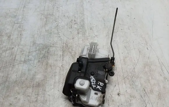 Peugeot 607 Front door lock